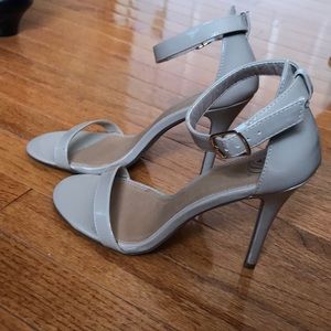 EUC Lulus Nude Heels